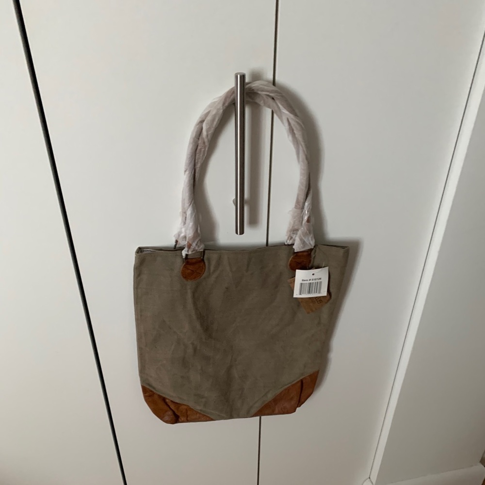 ๐ป"NEW" ....... TOTE - Picture 2 of 6